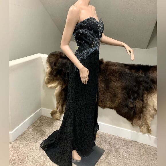 New Stunning Black Floral Lace Beaded Strapless Mermaid Gown - Picture 4 of 13